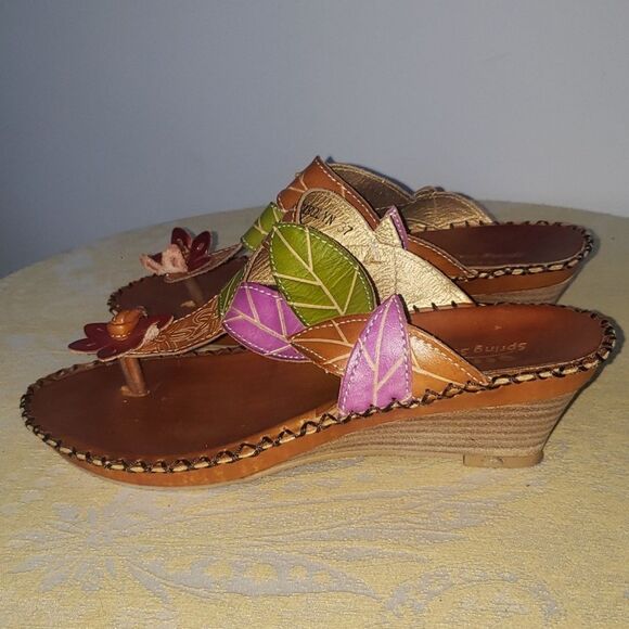 Spring Step Sandal Womens 7 Tooled Leather Leaves and Flowers Thong Wedge Heel - Picture 3 of 8